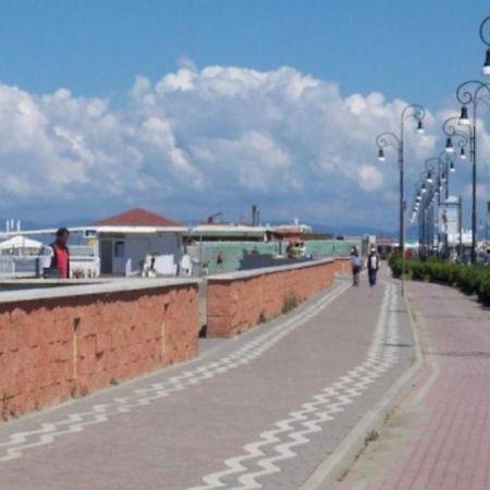 Апартаменты Sea Breeze House Фьюмичино Экстерьер фото