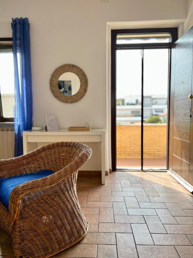 Апартаменты Sea Breeze House Фьюмичино Экстерьер фото